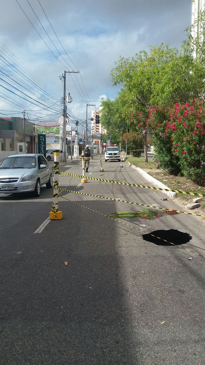 Nota: SMTT informa desvio na Avenida Acrísio Cruz. - SMTT Aracaju